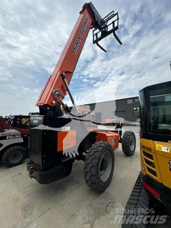 SkyTrak 8042 Telescopic Handlers