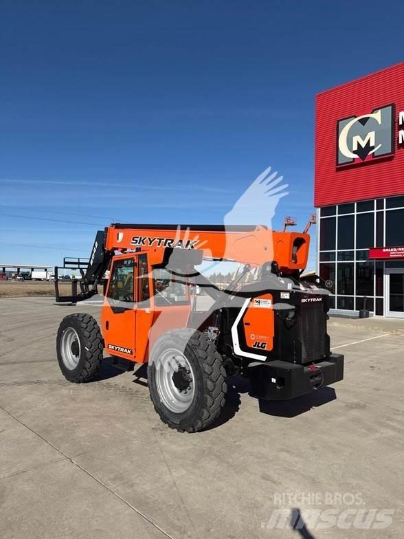 SkyTrak 8042 Telescopic Handlers