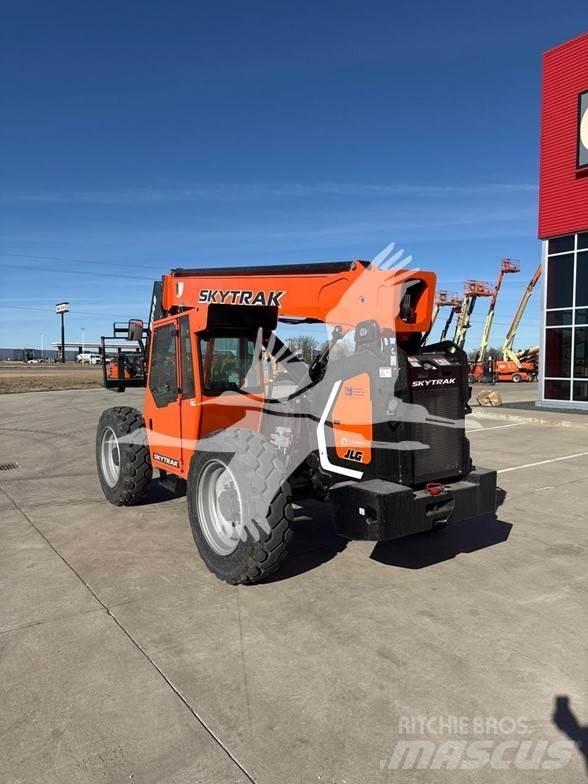 SkyTrak 8042 Telescopic Handlers