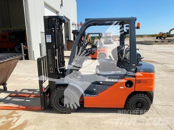 Toyota 8FGU25 Diesel Forklifts