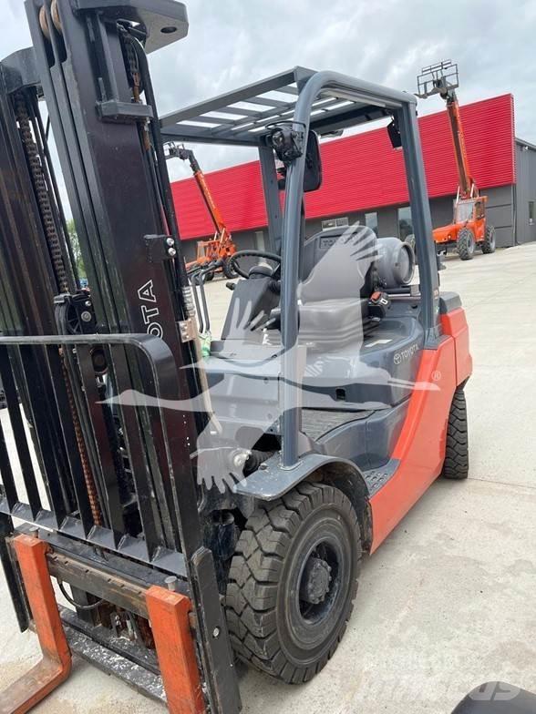 Toyota 8FGU25 Diesel Forklifts