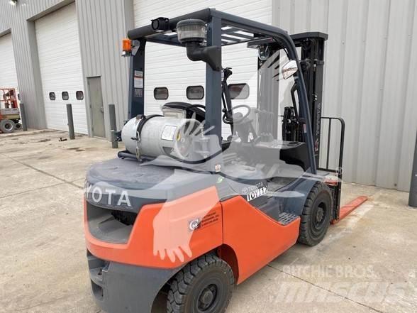 Toyota 8FGU25 Diesel Forklifts