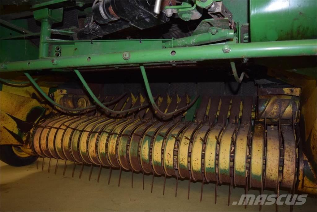John Deere 580 Round Balers