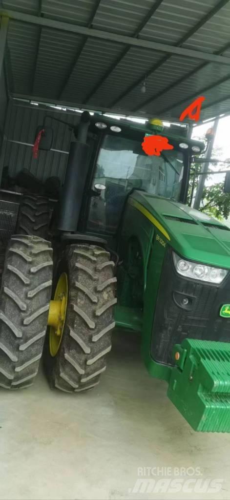 John Deere 8R·3204 Tractors