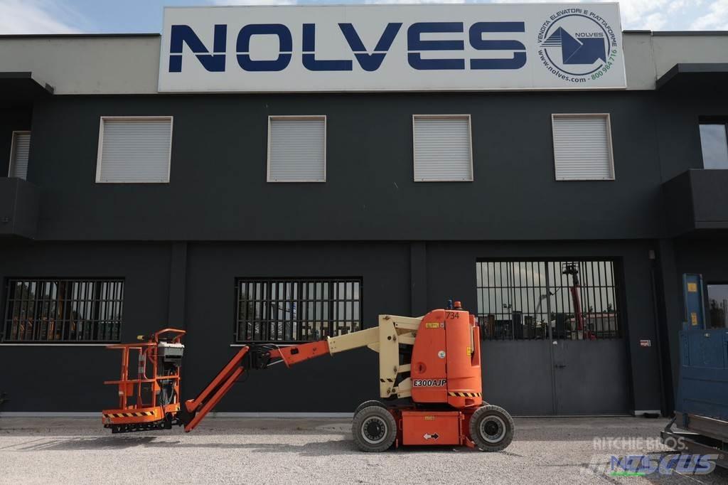 JLG E300AJP Articulated boom lifts
