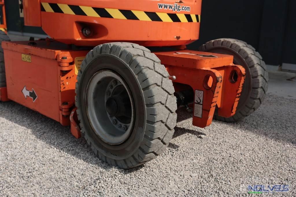 JLG E300AJP Articulated boom lifts