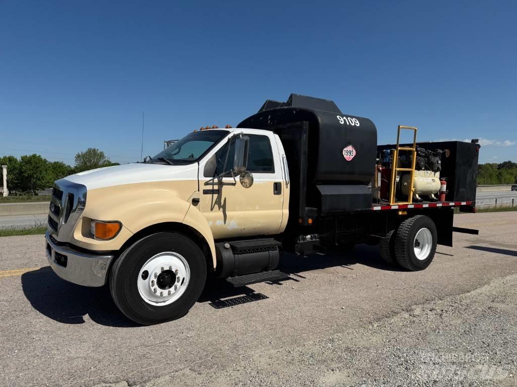 Ford F 750 XLT Work Trucks / Municipal