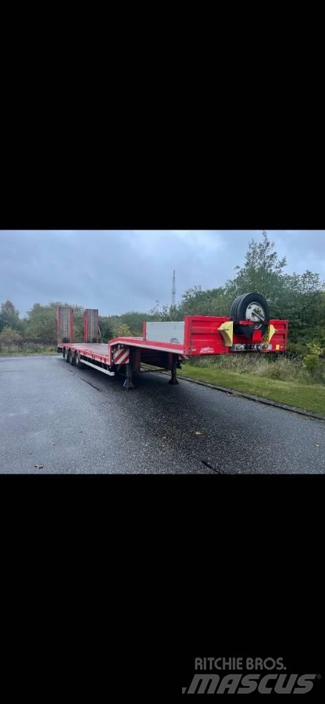 AMT MTDK Lowboy trailer