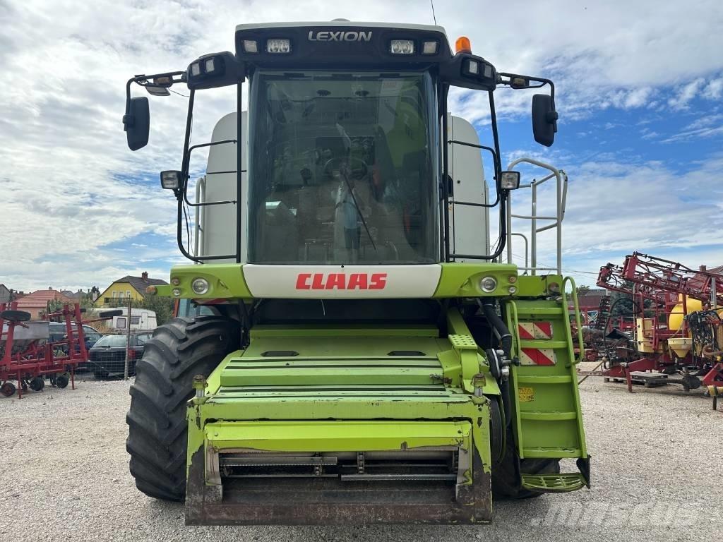 CLAAS Lexion 550 Combine Harvesters