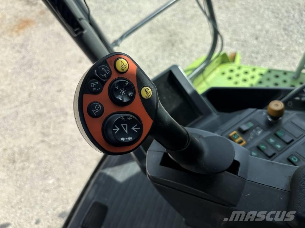 CLAAS Lexion 550 Combine Harvesters