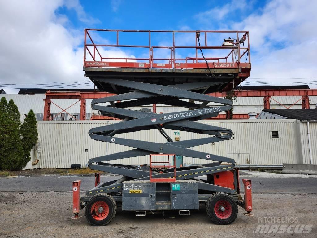 SkyJack SJ 9250 RT Scissor Lifts