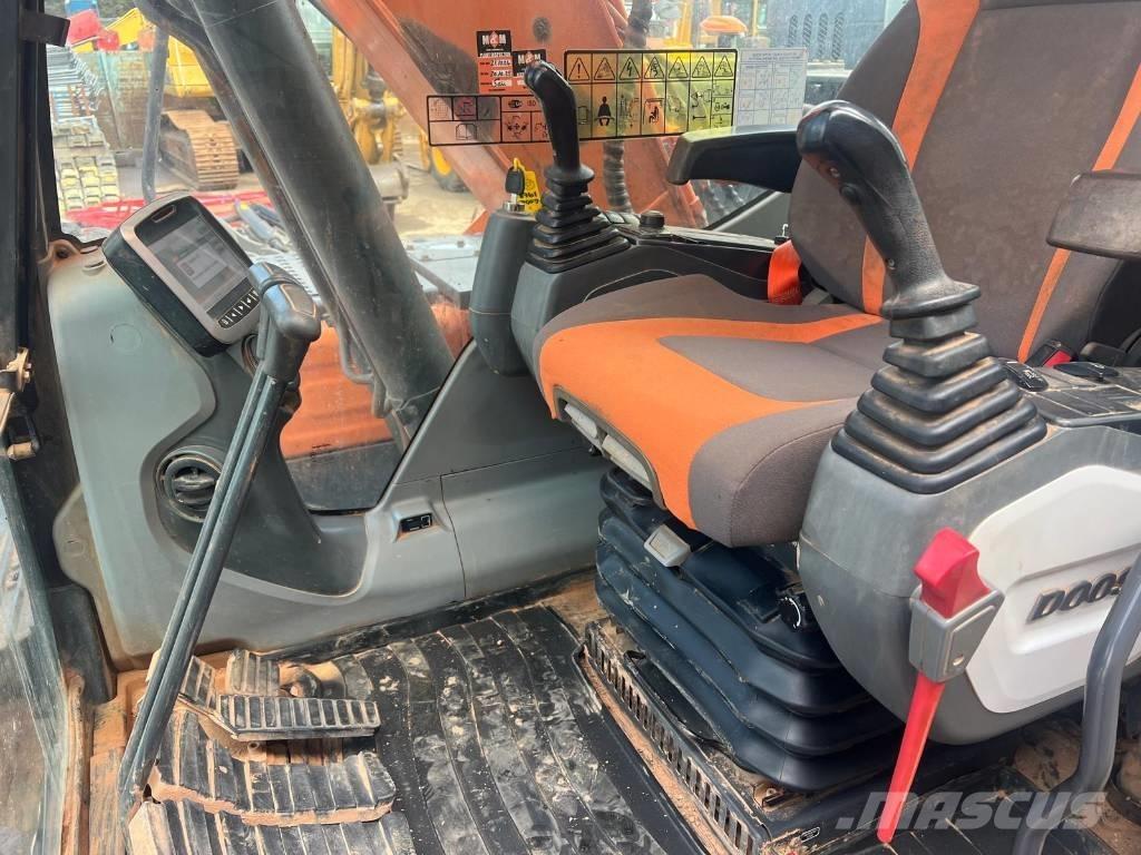 Doosan DX 140 LC Crawler excavators