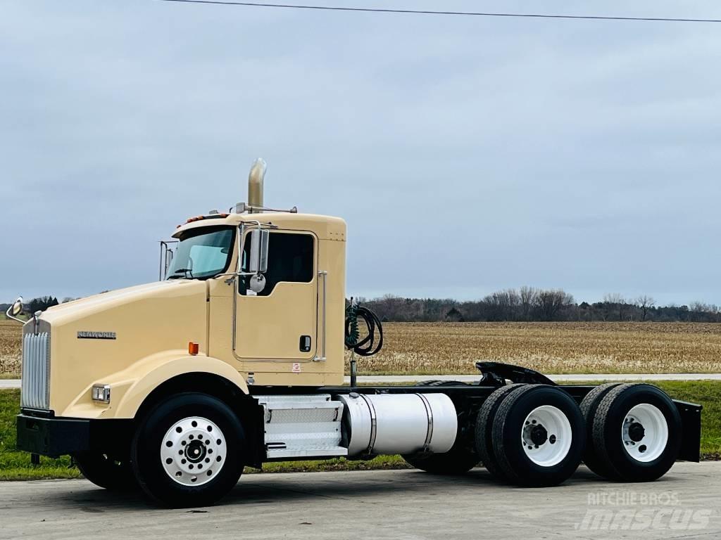 Kenworth T 800 Conventional Trucks / Tractor Trucks