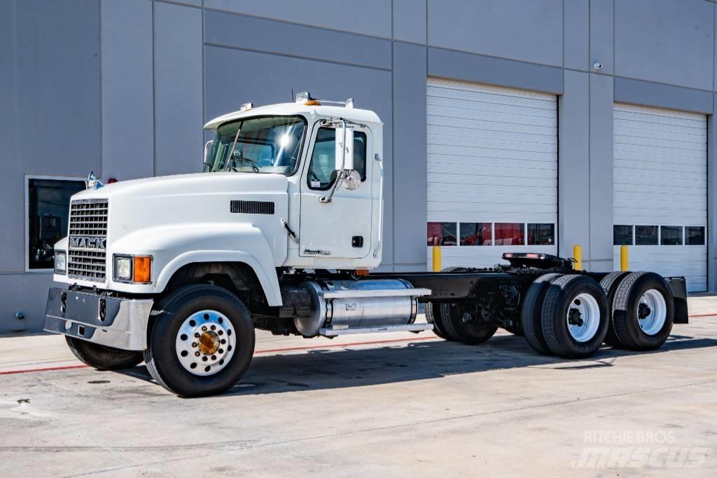 Mack CHN 613 Conventional Trucks / Tractor Trucks