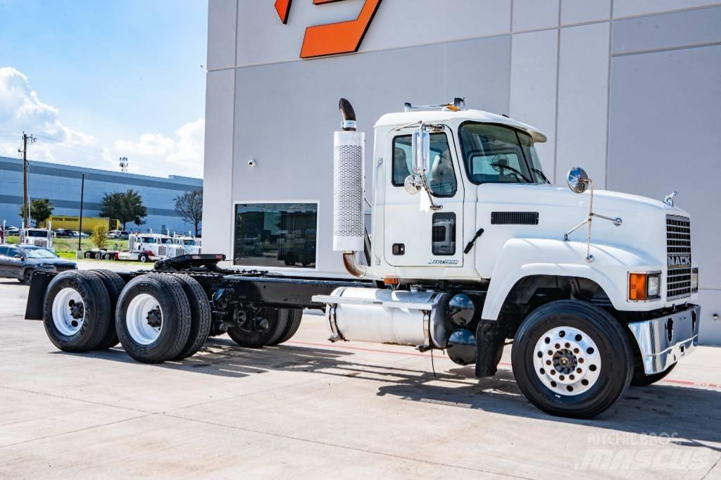 Mack CHN 613 Conventional Trucks / Tractor Trucks