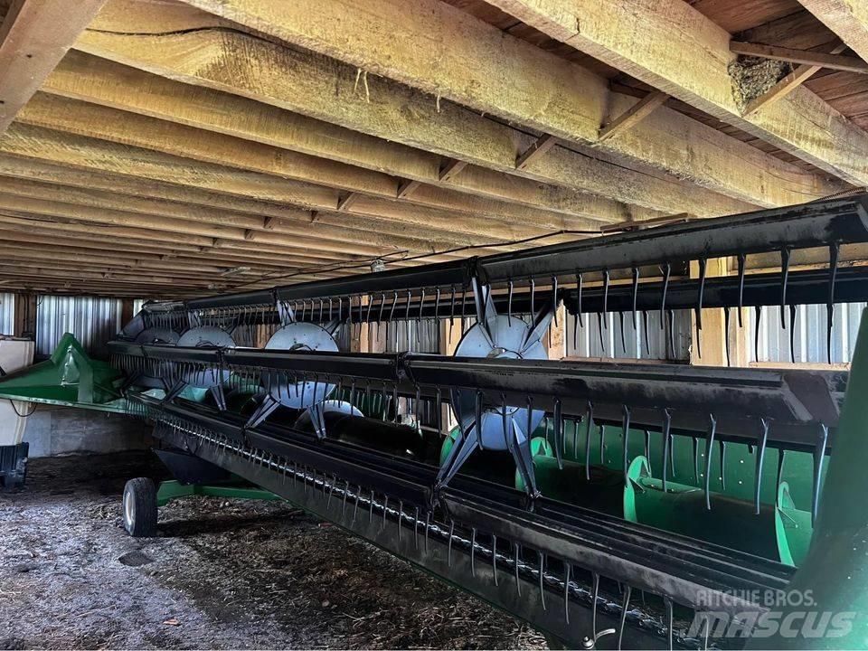 John Deere 925 Harvester Headers