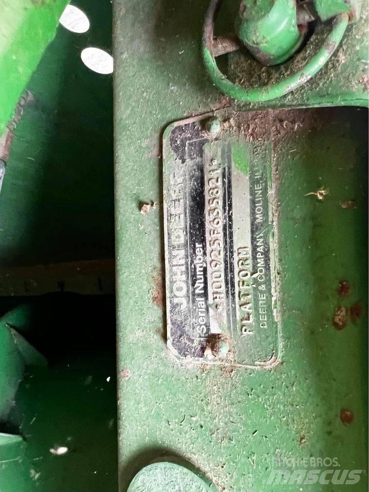 John Deere 925 Harvester Headers