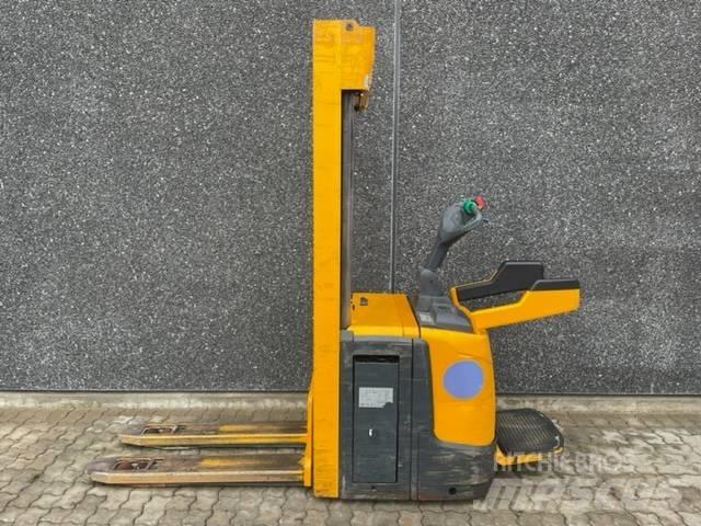 Jungheinrich ERC 216 Self Propelled Stackers