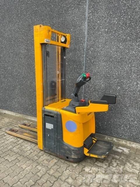 Jungheinrich ERC 216 Self Propelled Stackers