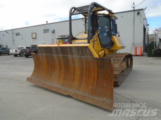 Komatsu D61PX-24 Crawler dozers