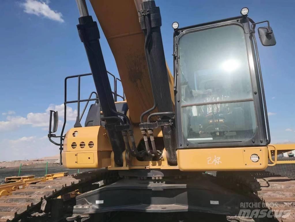 CAT 2020 CAT 374 Wheeled Excavators