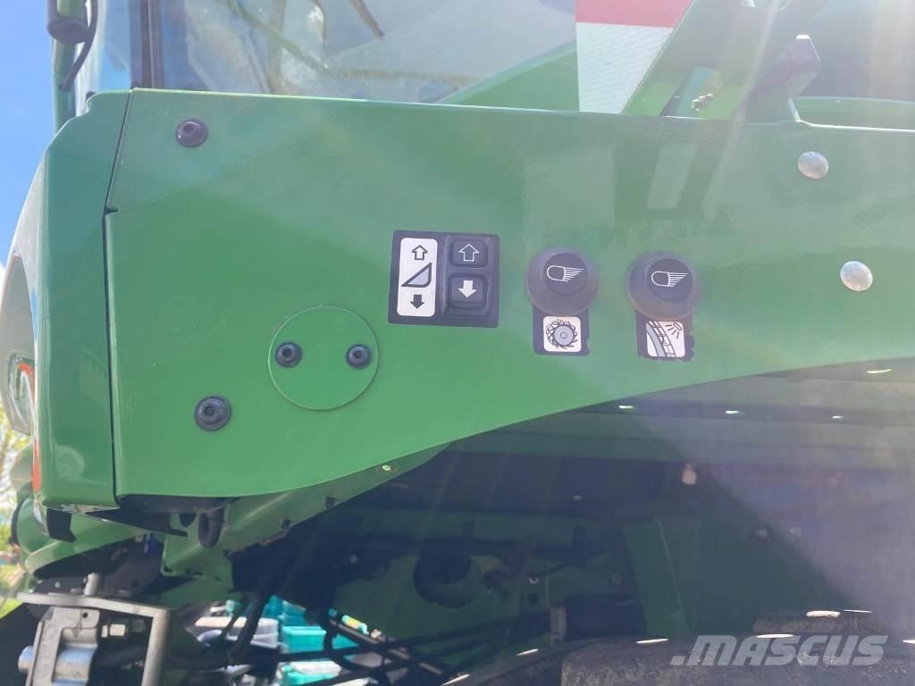 John Deere 8200 Forage Harvester