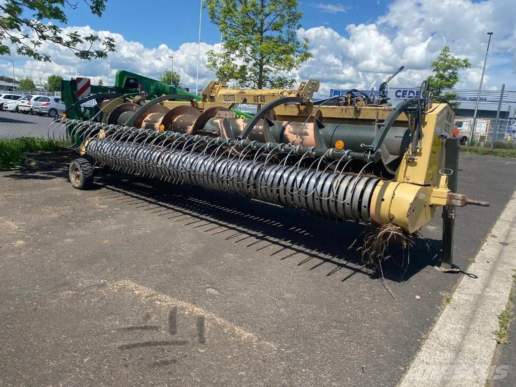 John Deere 8200 Forage Harvester