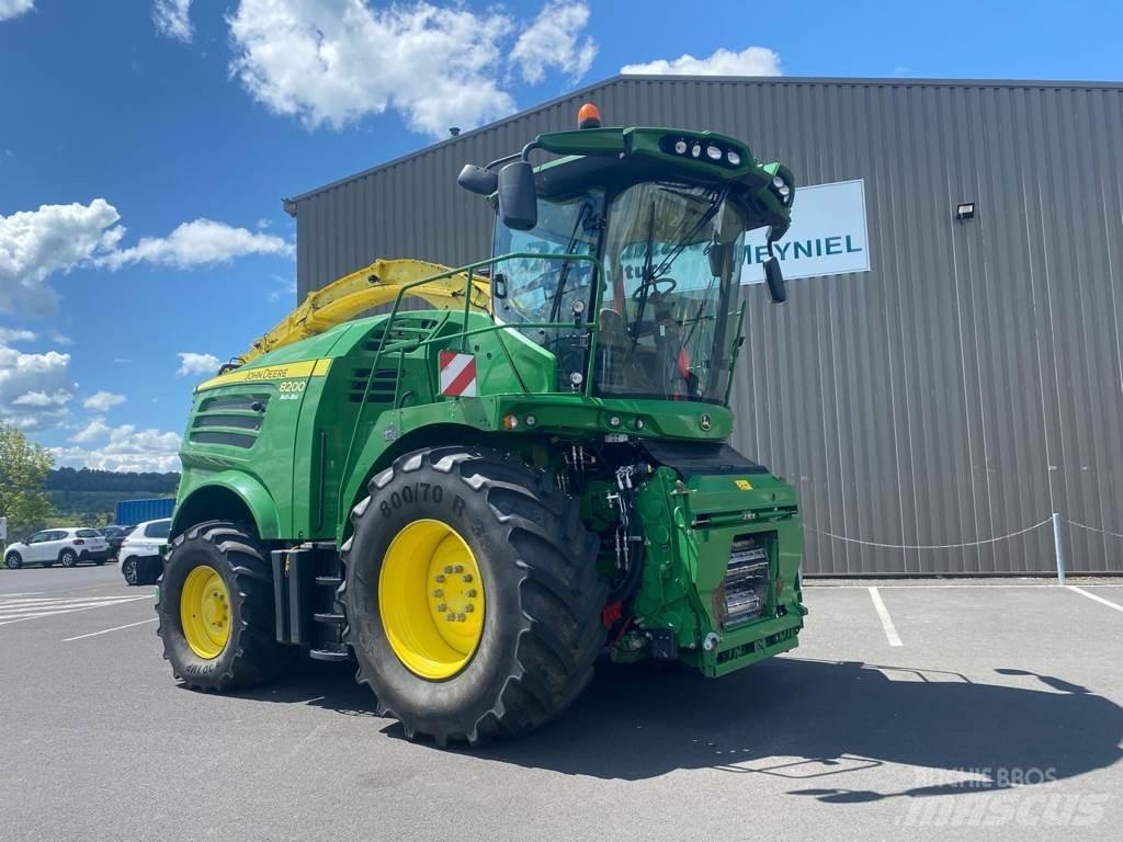 John Deere 8200 Forage Harvester