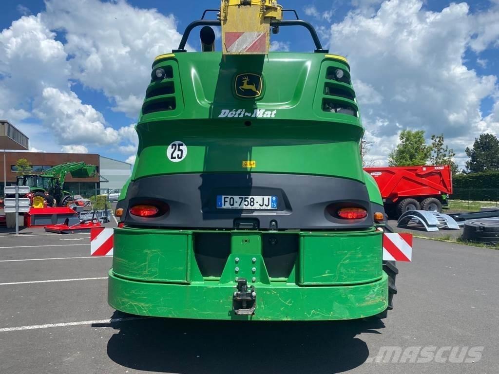 John Deere 8200 Forage Harvester