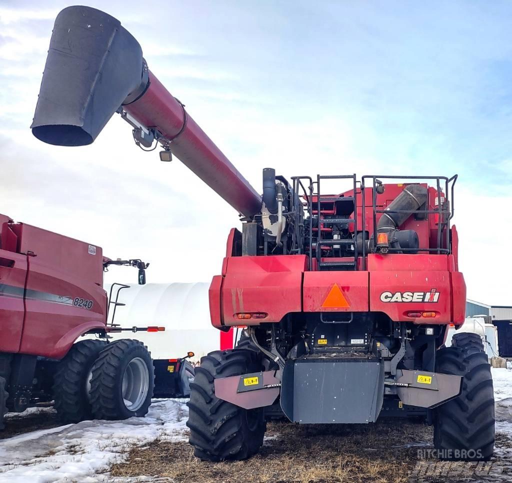 CASE 8230 Combine Harvesters