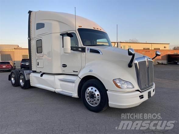 Kenworth T680 Conventional Trucks / Tractor Trucks