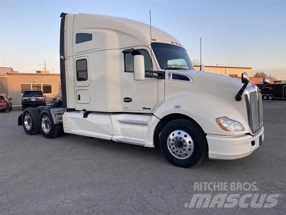 Kenworth T680 Conventional Trucks / Tractor Trucks