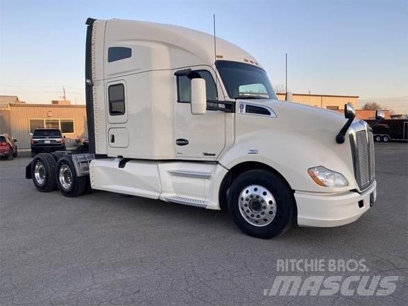 Kenworth T680 Conventional Trucks / Tractor Trucks