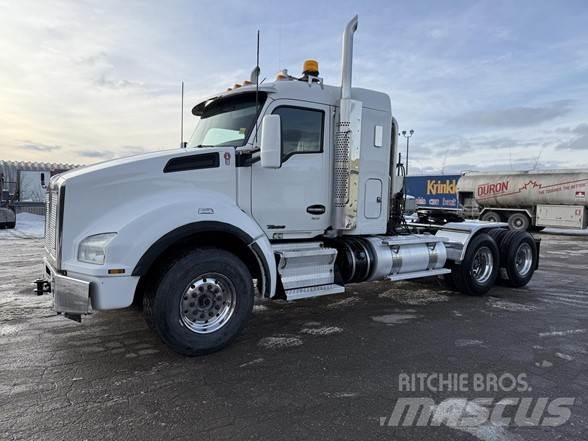 Kenworth T880 Conventional Trucks / Tractor Trucks