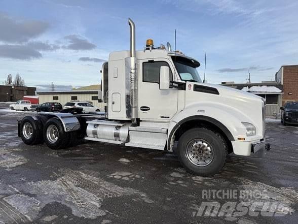 Kenworth T880 Conventional Trucks / Tractor Trucks