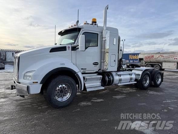 Kenworth T880 Conventional Trucks / Tractor Trucks