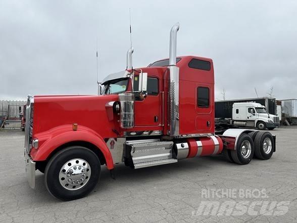Kenworth W900L Conventional Trucks / Tractor Trucks