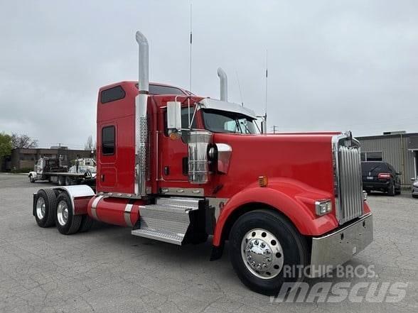 Kenworth W900L Conventional Trucks / Tractor Trucks