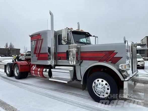 Peterbilt 389 Conventional Trucks / Tractor Trucks