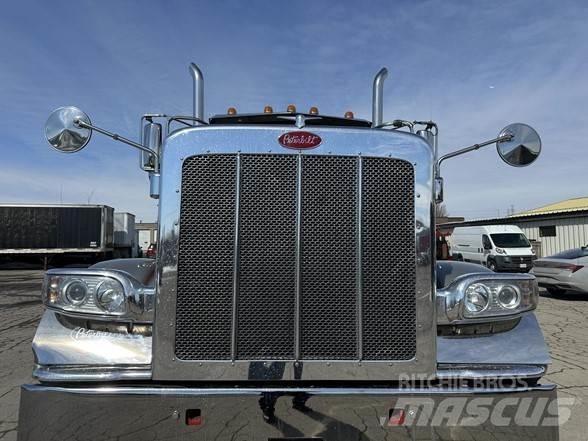 Peterbilt 389 Conventional Trucks / Tractor Trucks