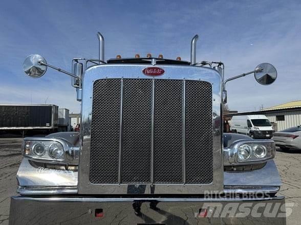 Peterbilt 389 Conventional Trucks / Tractor Trucks
