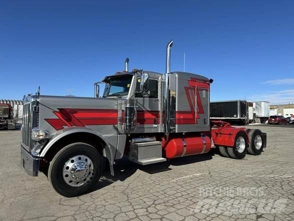 Peterbilt 389 Conventional Trucks / Tractor Trucks