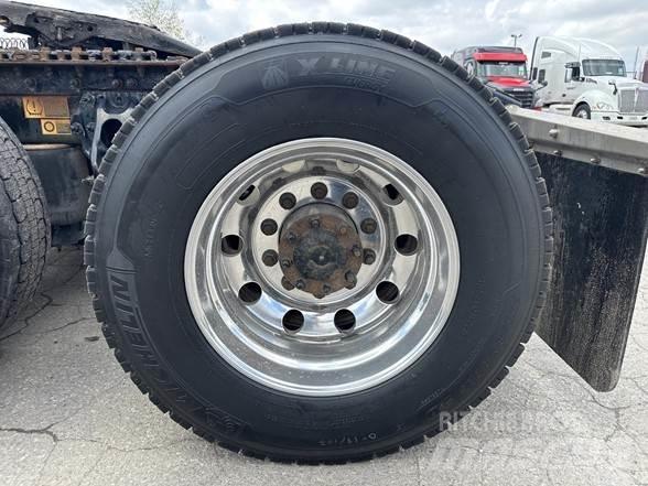 Peterbilt 579 Conventional Trucks / Tractor Trucks