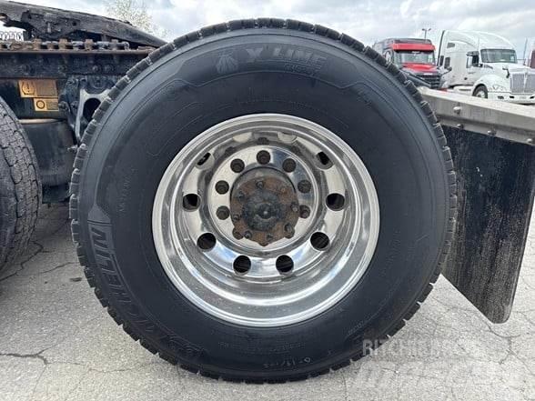 Peterbilt 579 Conventional Trucks / Tractor Trucks