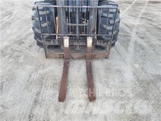 CASE 586H Rough Terrain Trucks