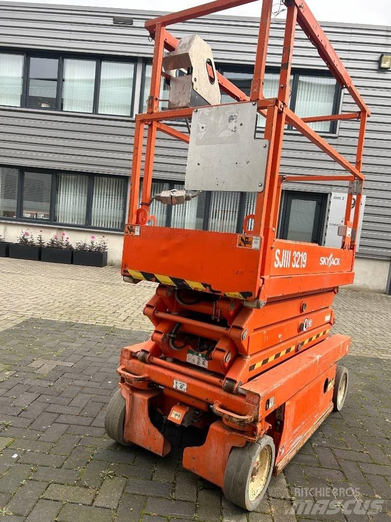 SkyJack SJ III 3219 Scissor Lifts
