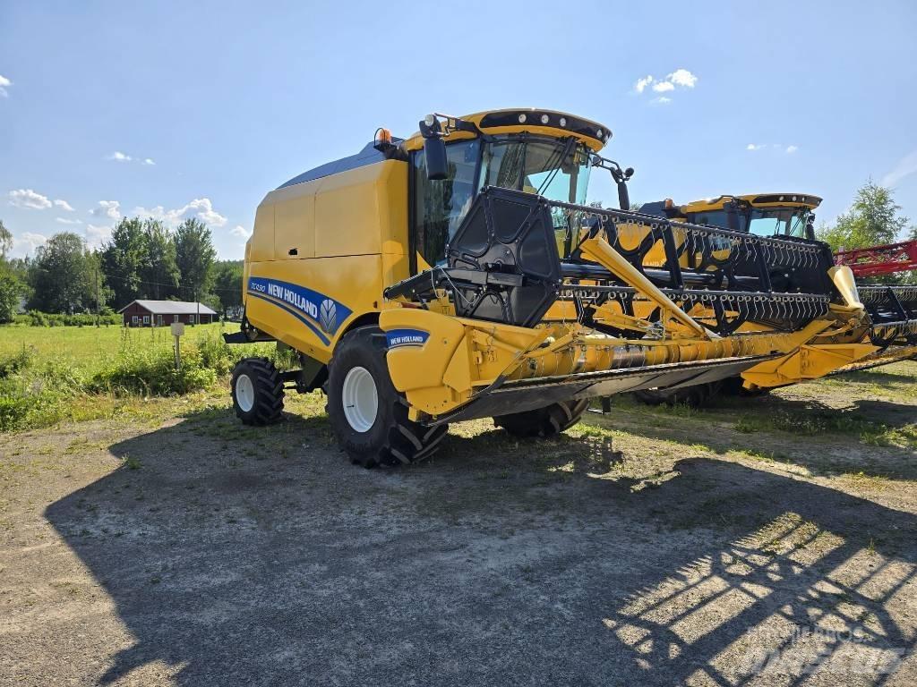 New Holland TC 4.90 Combine Harvesters