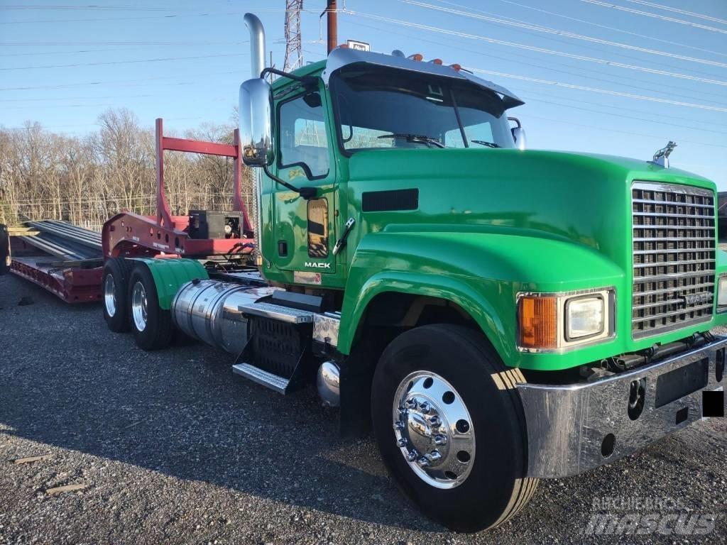 Mack CHU 613 Conventional Trucks / Tractor Trucks
