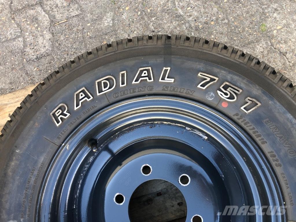 Radial 751 Compact tractors