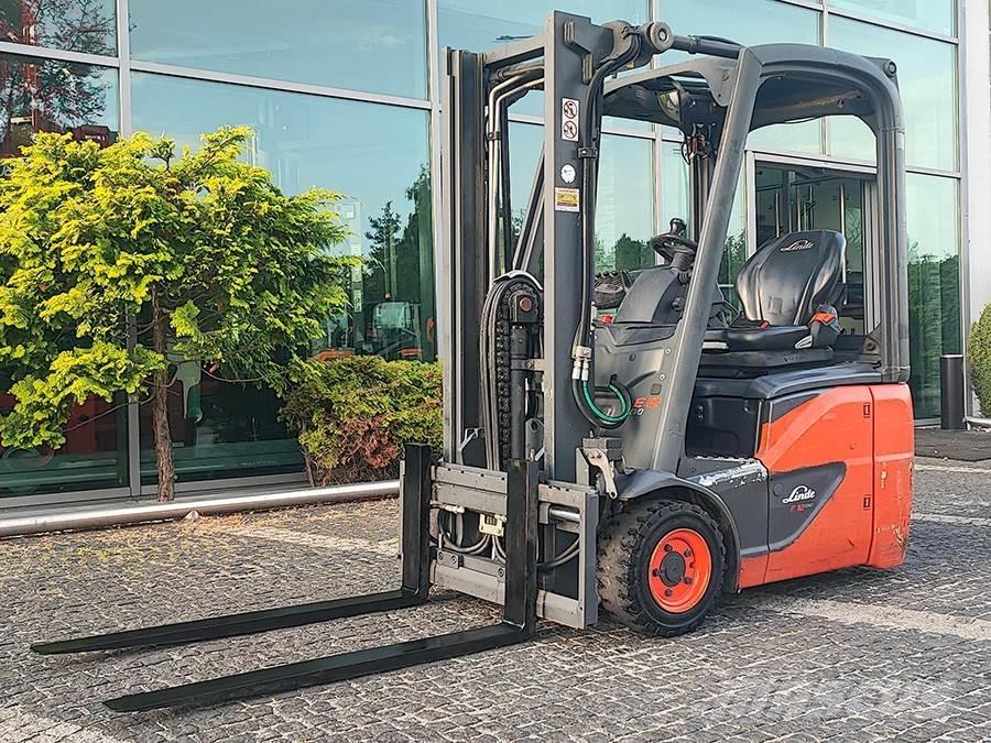Linde E12-02 Electric Forklifts